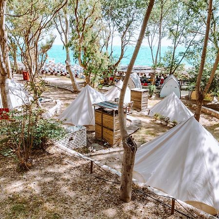 Burano Camping Beach-Bar Nea Thesi Bagian luar foto